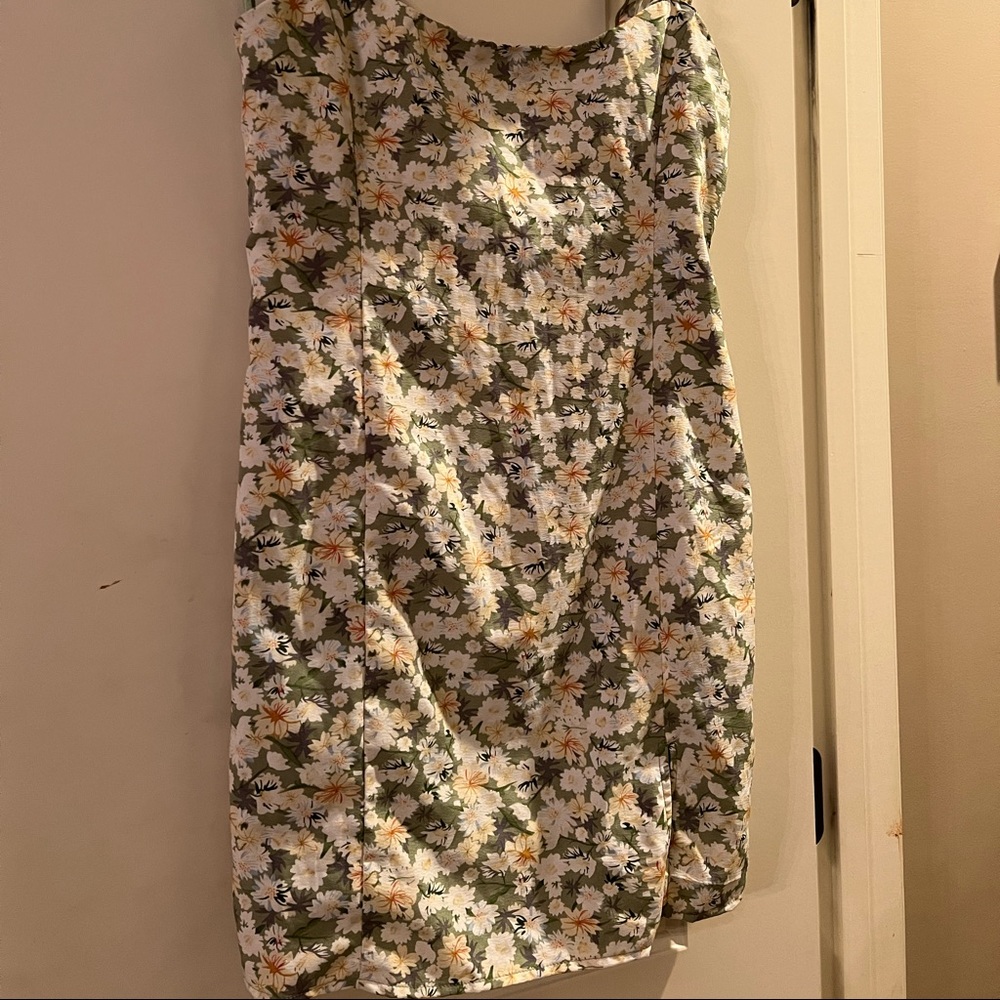 Sleeveless forever21 flower dress
